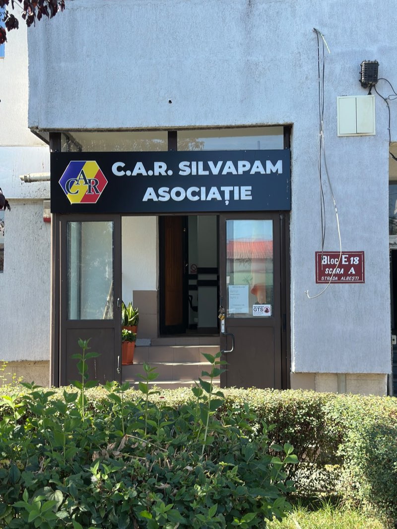 Intrarea sediului C.A.R. SILVAPAM Asociație de pe strada Albești, Curtea de Argeș